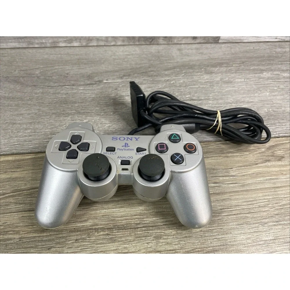 Satin Silver DualShock 2 for PlayStation 2‎ Tested